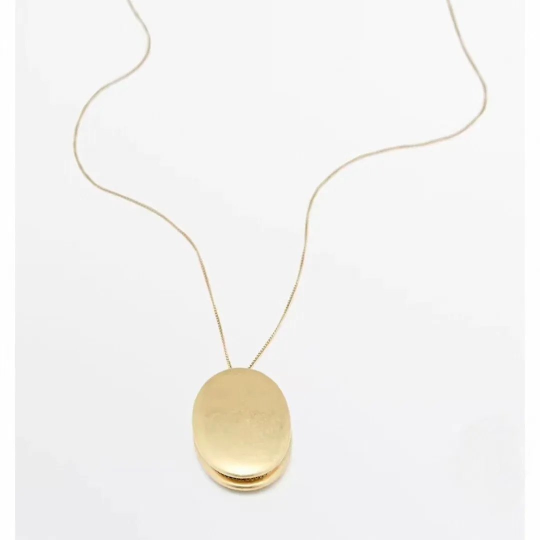 collares tendencia 2026 Matte Gold Bullfighter Spanish necklaces and pendants Brushed Oval Pendant Jewelry collares para mujer