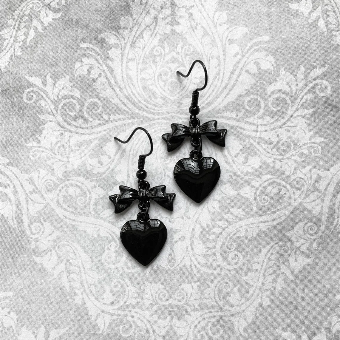 Gothic Bow Heart Earrings For Women Girls Fashion Pagan Witch Jewelry Accessories Gift Black Devil Bow Heart Pendant Ear hooks