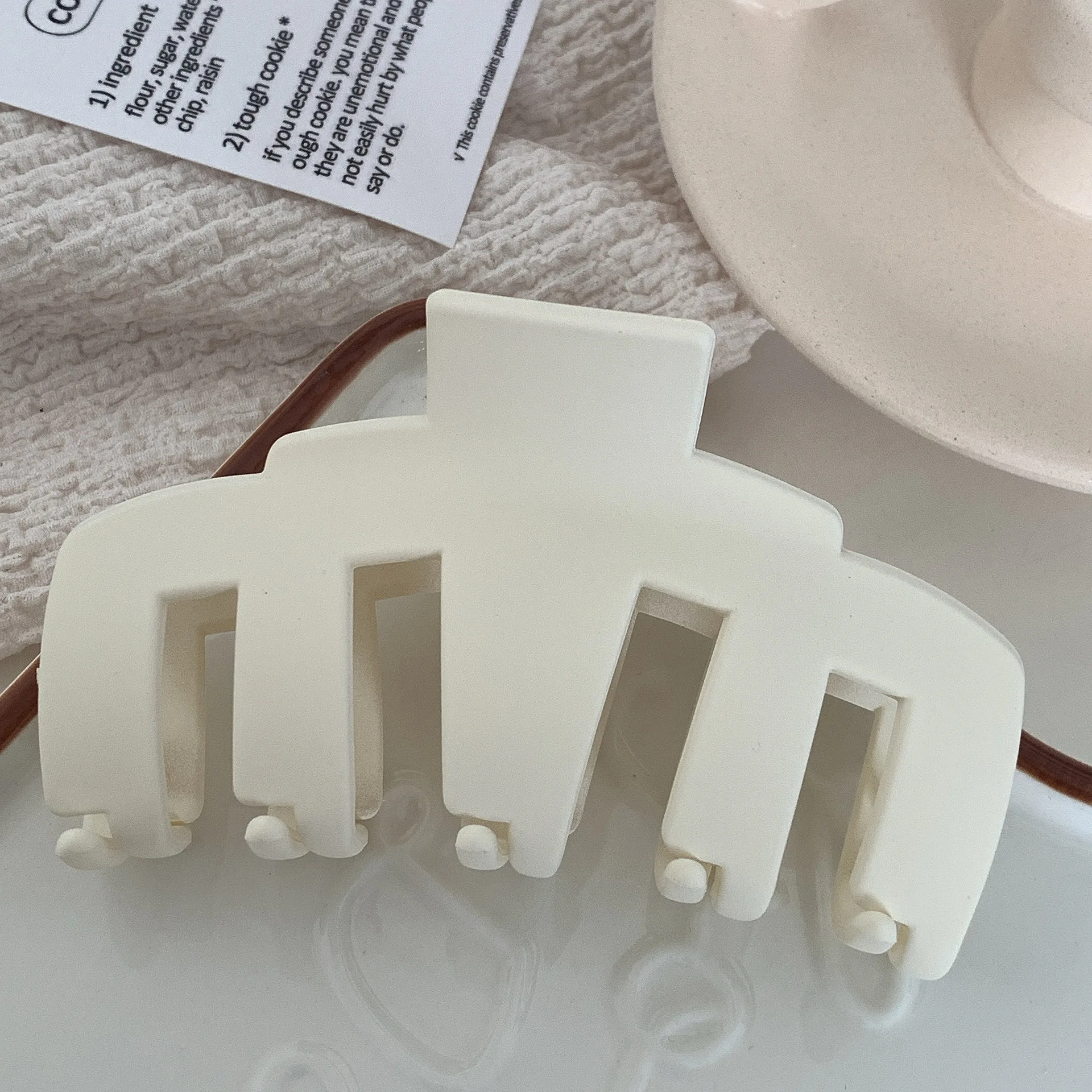 دبوس شعر نسائي أنيق بمشبك سمك القرش بتصميم هندسي غير لامع، أداة بسيطة لظهر الرأس للشعر السميك