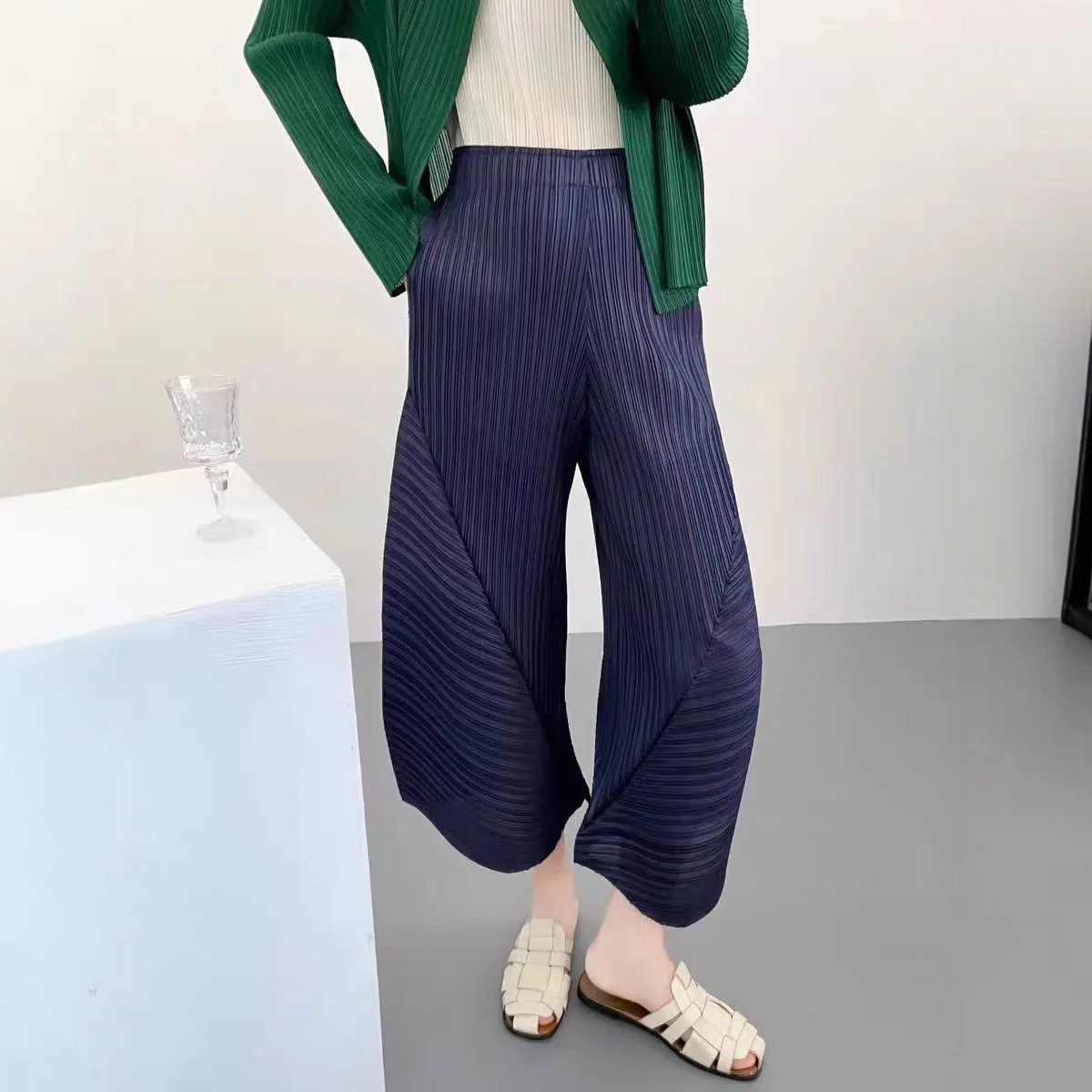 

Miyake Fold 2025 New Casual Fold Pants for Women, Elegant Irregular Shaped Pants, Crimson Nine Point Micro Horn Wide Leg Pants