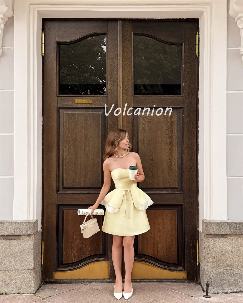 カスタマイズされた高品質のクラシックシャルムーズシャーリング A ラインストラップレスミニドレスオーダーメイドオケージョンドレスファッションモダンなスタイル