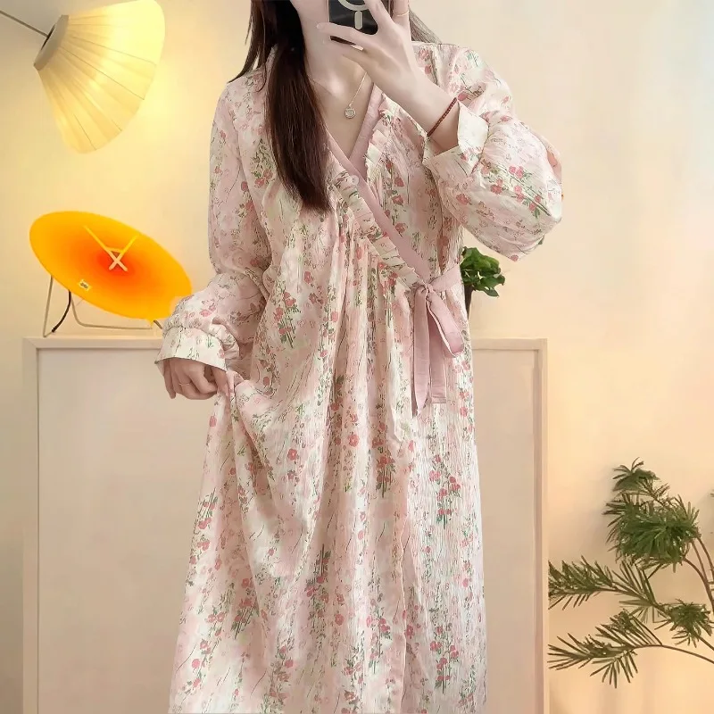 

New Chinese Style Sleepwear for Women in Spring and Autumn Long Sleeved Floral Chinese Style Home Decor