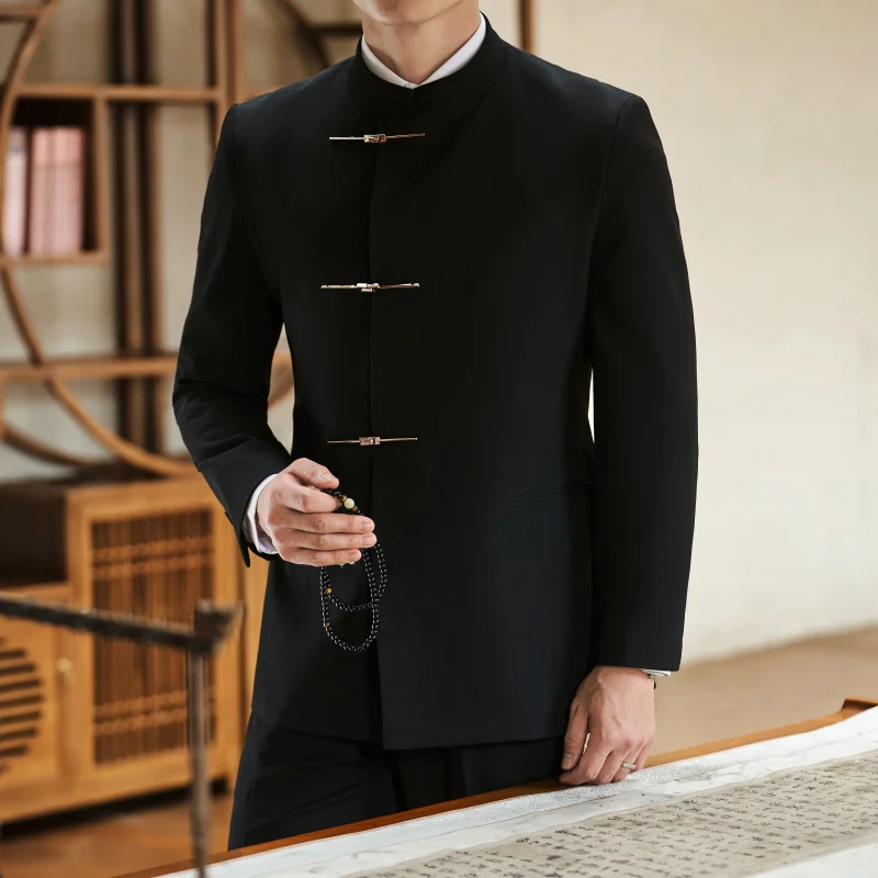 

Новый китайский мужской костюм: высококачественный черный комплект с воротником-стойкой и металлическими пуговицами для свадьбы, модный городской крой, формальный стиль.