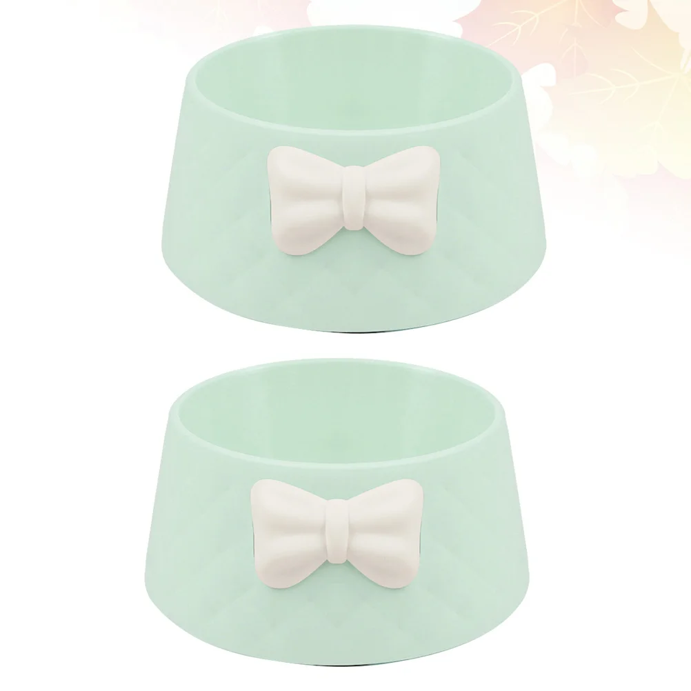 قطعتان من وعاء تغذية الحيوانات الأليفة البلاستيكي المستدير للكلاب والقطط مع تصميم بعقدة على شكل فيونكة خفيف الوزن ومحمول من مادة صحية باللون الأخضر