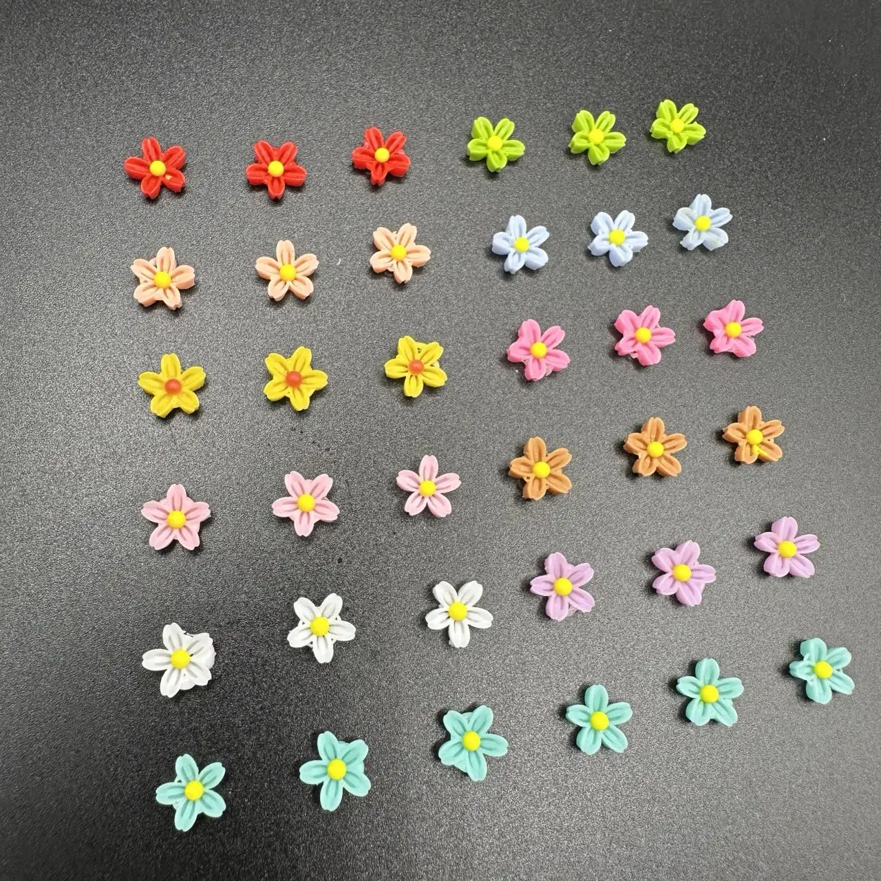 50Pcs 8mm Mini Flower Nail Art Charms 3D Mix Colors Floral Resin Rhinestones Nail Manicure Nail Decorations Supplies Accessories