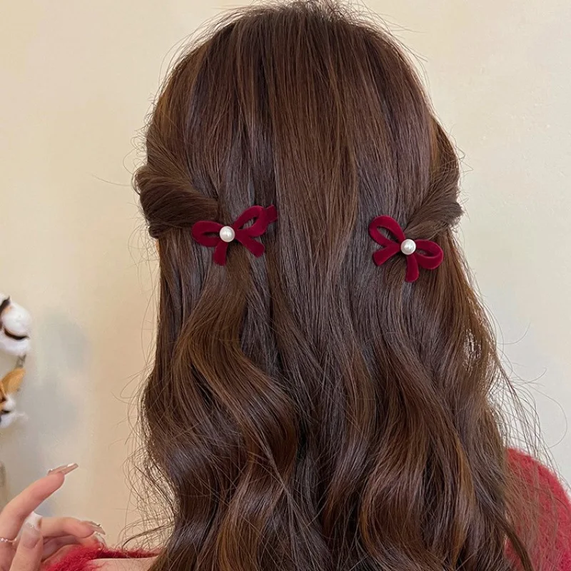 2 uds. Pinzas para el cabello con lazo de terciopelo rojo para mujeres y niñas, Mini flequillo elegante con lazo de perla, horquillas con Clip LATERAL, accesorios para el cabello