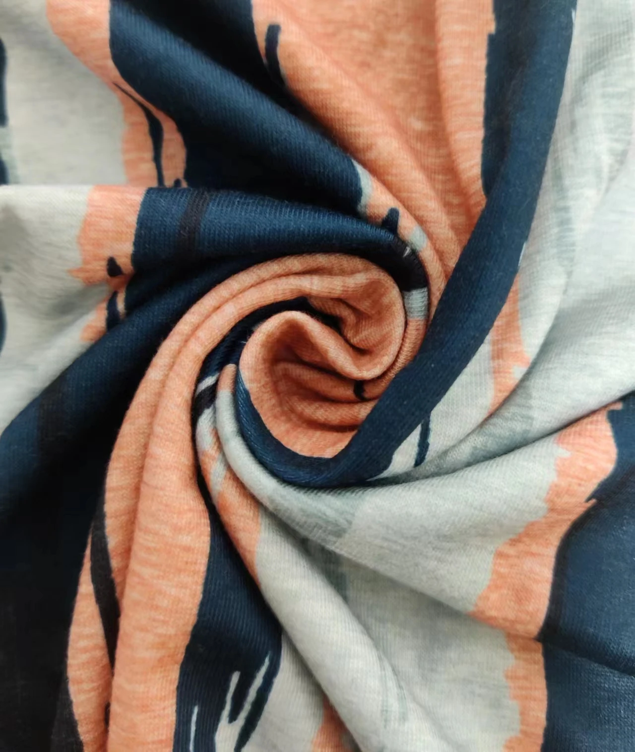 大きいサイズのレディース長袖カジュアルプリントTシャツ