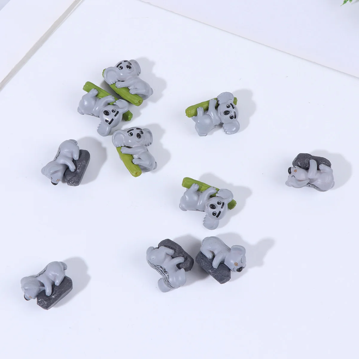 

10Pcs Coala Micro Landscape Decorations Creative Plastic Ornaments Mini Garden Desktop Moss Succulent Adornment
