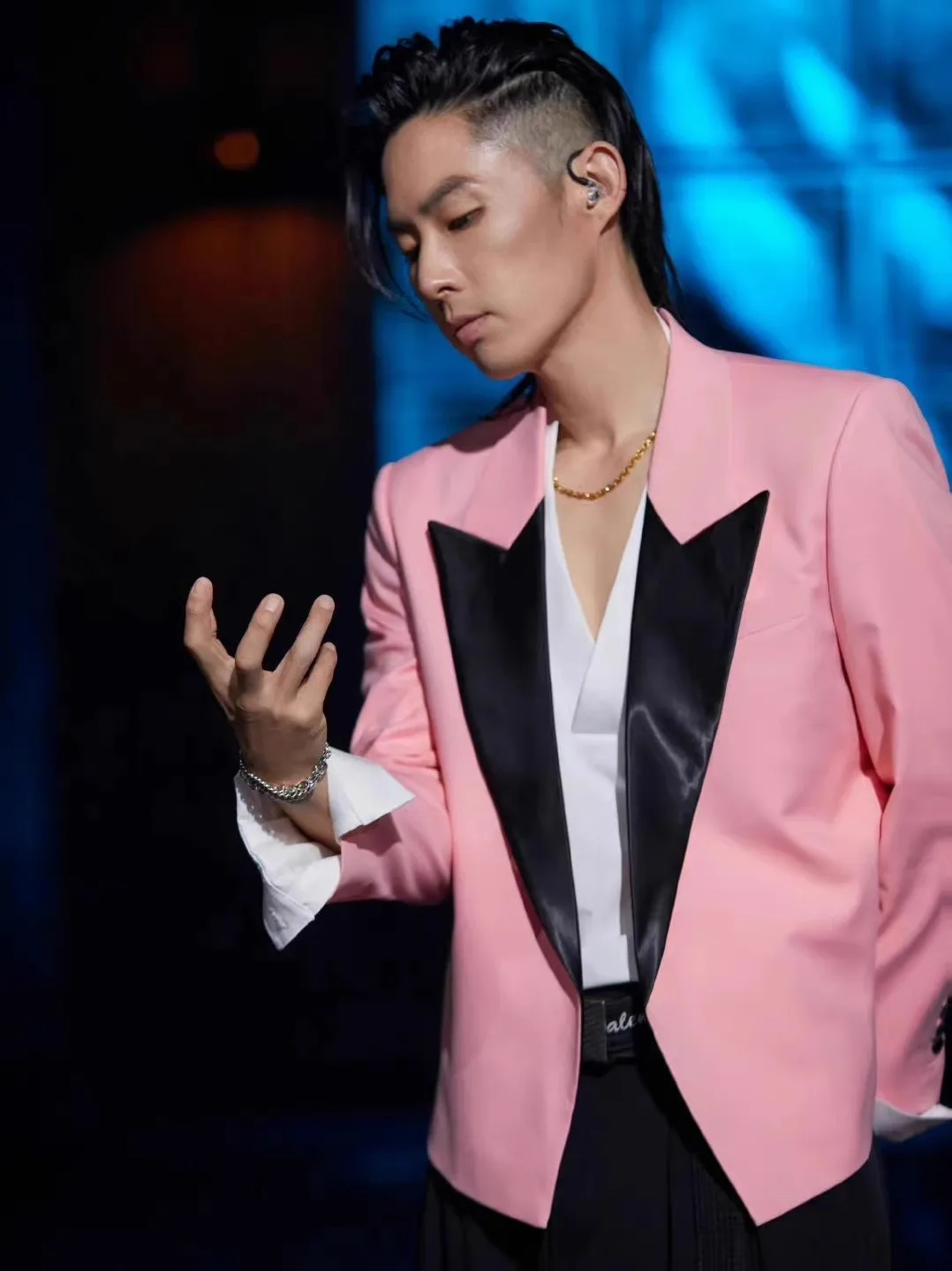 [Custom clothing] Wu Jianhao star with the same performance hairstylist walk art test pink short suit