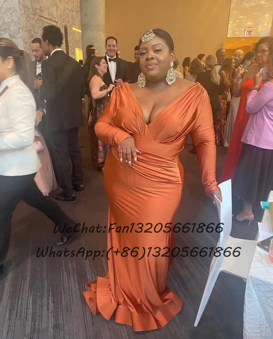 Plus Size Orange Mermaid Bridesmaid Dresses Long Sleeve Pleat V-neck Floor Length Wedding Party Dress Women Prom Gown