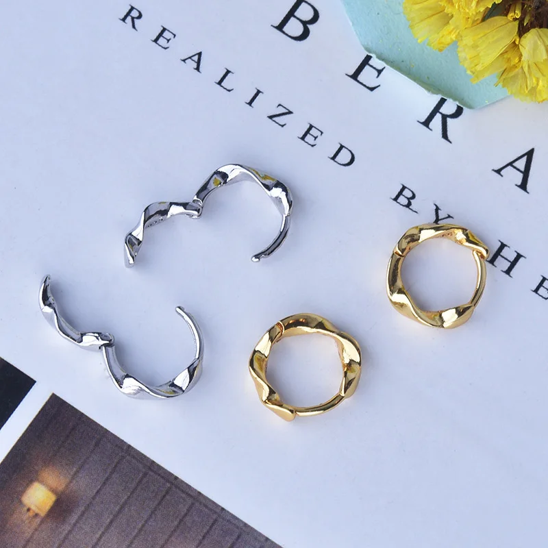 Unisex Little Mobius Hoop Earrings For Women Simple Geometric Circle Silver Color Earring Party Gift Fashion Jewelry 2022