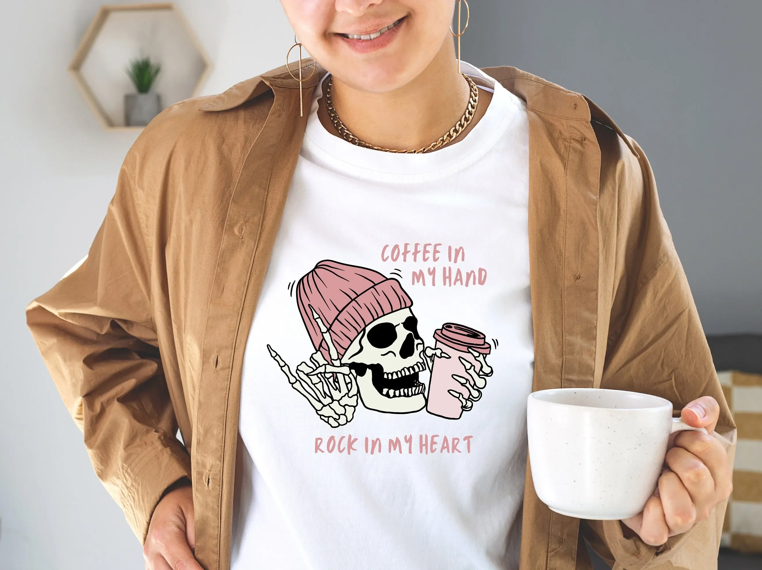 Camiseta Coffee in My Hand Rock Heart con diseño de calavera con gorro y estilo Roll Lover Punk Grunge