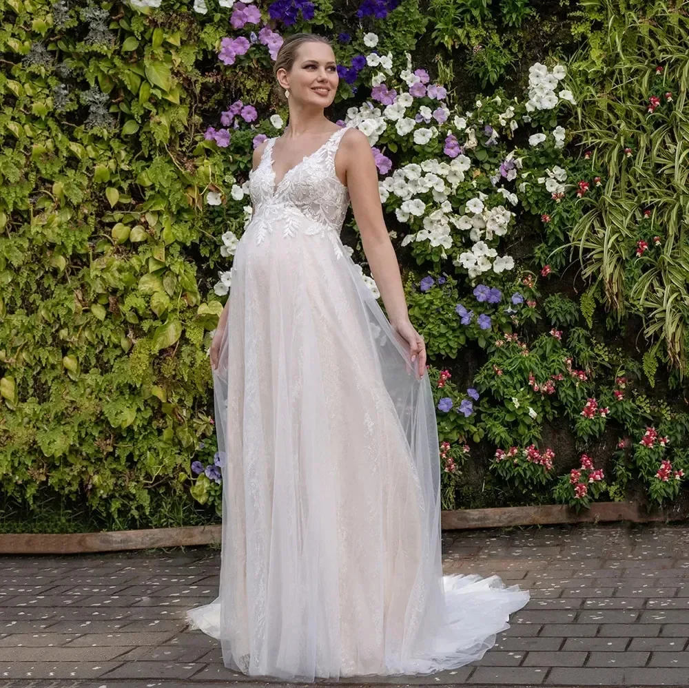 

Customized V-neck Wedding Empire Waist Lace-up Back Maternity Bride Dress White Garden Lace Bridal Gown for Pregnant