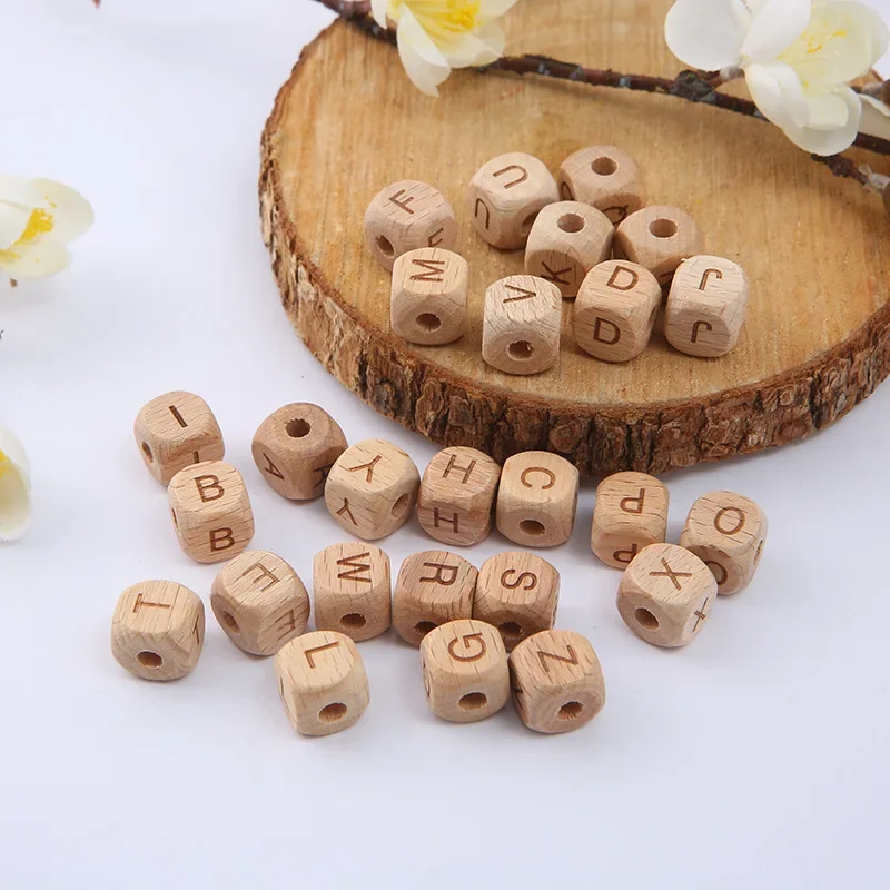 Bebê letras de madeira contas, 12mm, 10pcs, Inglês, nome personalizado, chupeta, clipes, alfabeto, acessórios, alimentação infantil