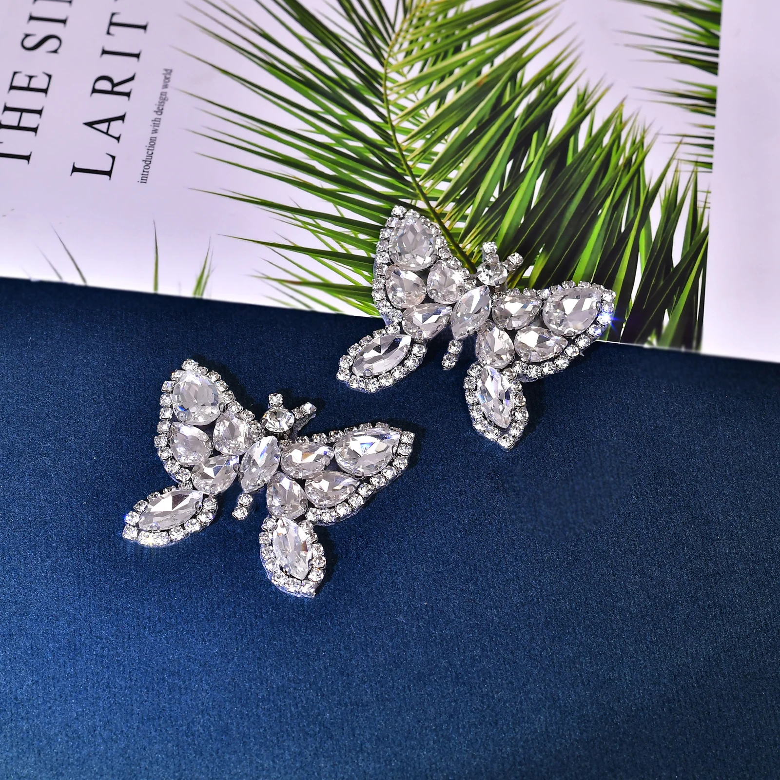 Menjahit Kaca Berlian Imitasi Applique Aksesoris Pakaian Kasual Topi Pernikahan Gaun Dekoratif Patch Bentuk Busur SP75