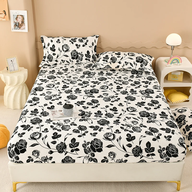 

3pcs Black Rose Plush Fitted Sheet Flowers Bedding Set for Girls Women Bedroom Floral Polyester Flannel Bed Sheet Deep Pockets