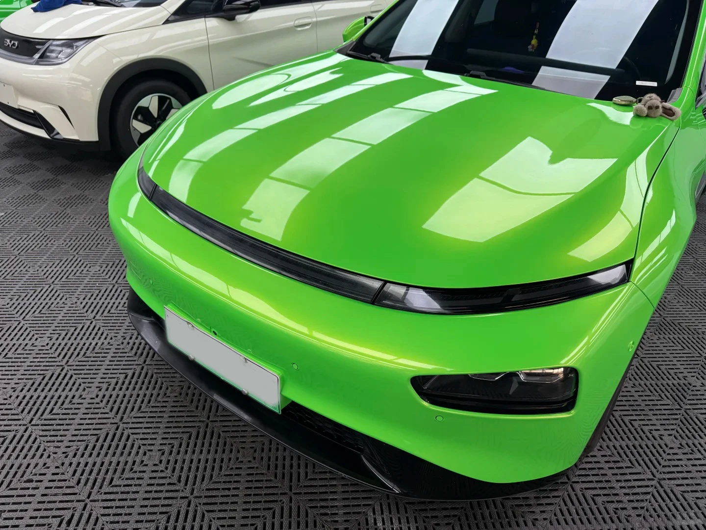 Iridescent Gold Green Metallic TPU Color PPF Paint Protection Film Car Wrap Anti-Scratch Anti-Yellowing Hydrophobic Wet Install