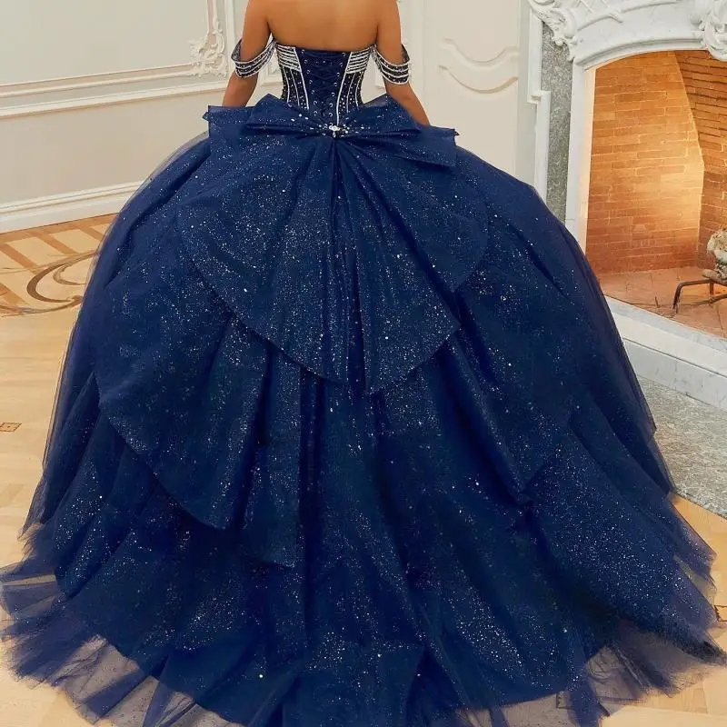 Dostosowana luksusowa błyszcząca czerwona sukienka na quinceanerę z dekoltem w kształcie litery V, kokarda z kryształkami, Vestidos de 15 Quinceanera ﻿