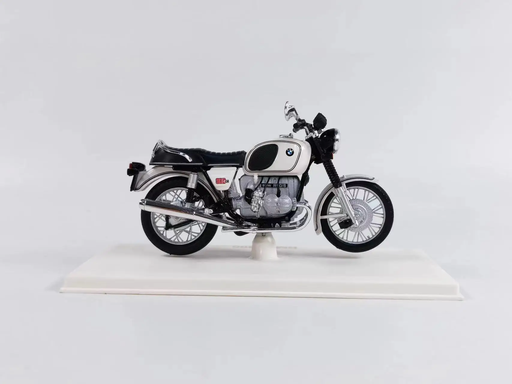 New Special Price Die-casting Metal 1/18 Rare German Classic R90 Motorcycle Model Toy Furniture Display Collection Toys Children