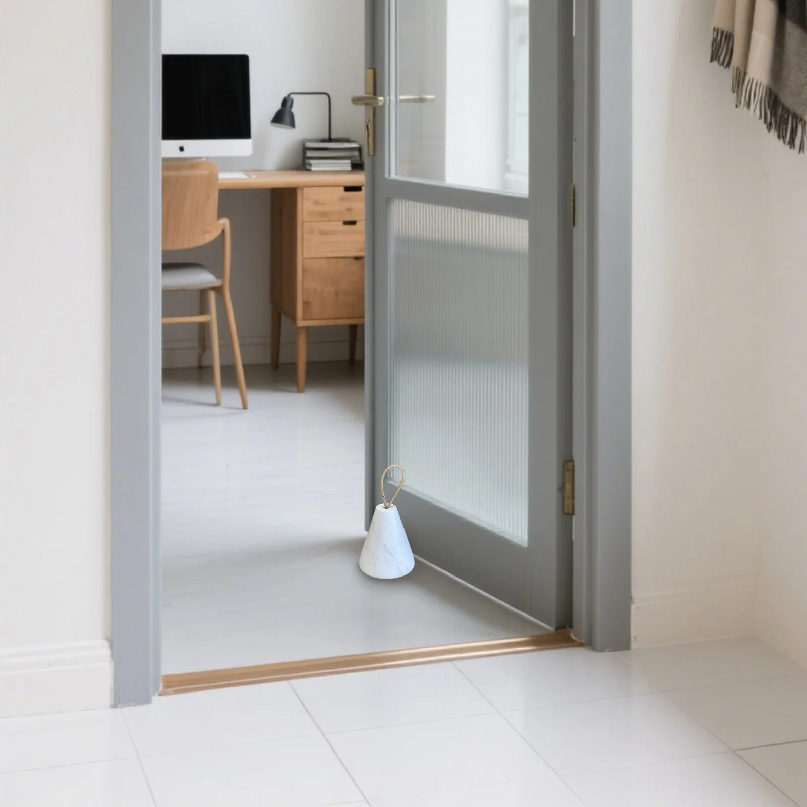 إسفين باب من الرخام الطبيعي البسيط - كتلة حجرية بيضاء معاصرة للأبواب المنزلقة والتأرجح |   ديكور المدخل الحديث