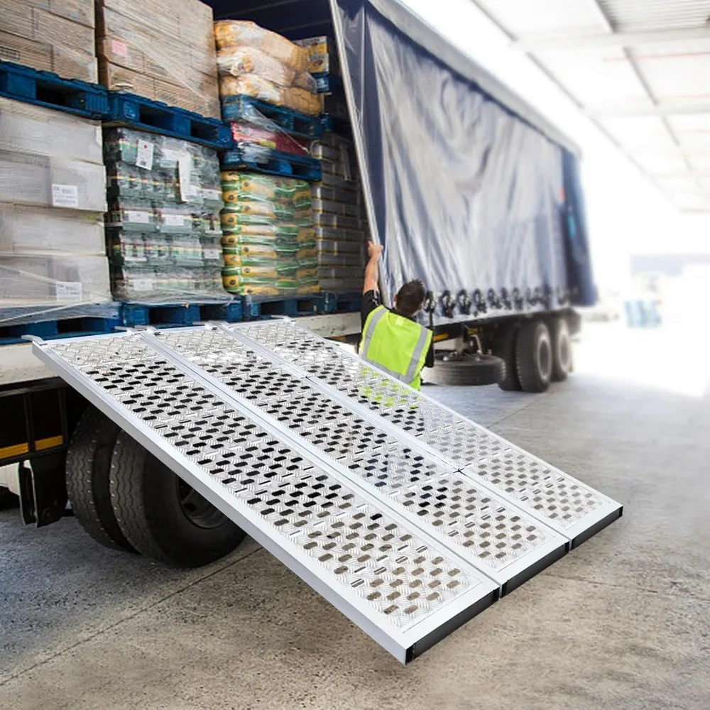 Rampas de carregamento de alumínio triplas de 54 "L x 77" L Rampa dobrável com capacidade de 1500 libras com correias de carga e gancho superior extra-largo antiderrapante