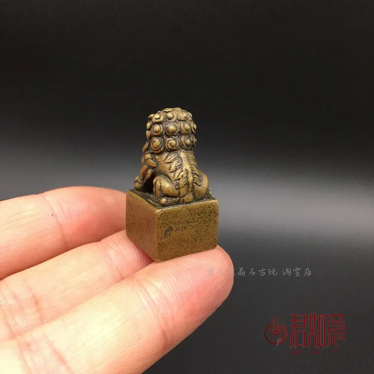 Pure copper house small lion pocket copper seal square mini seal ornament copper antique micro carving