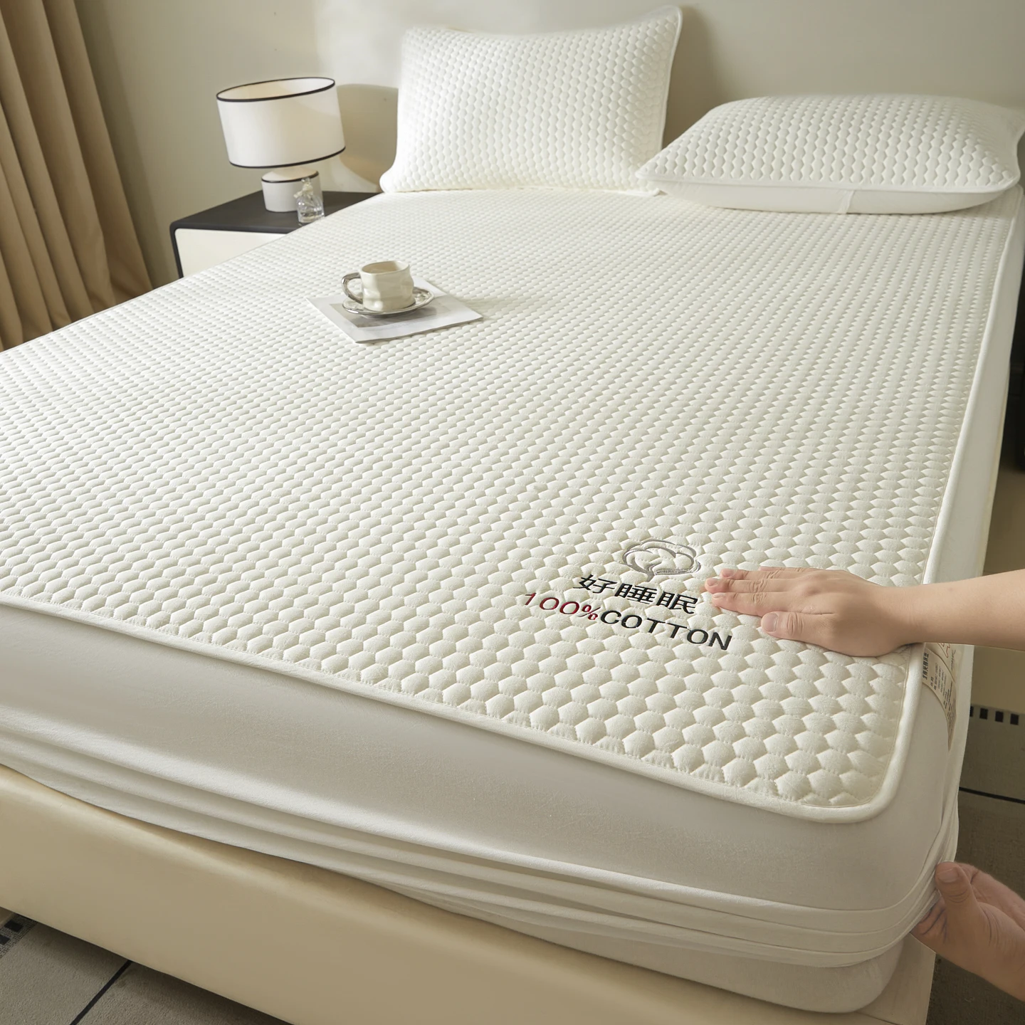 Cotton Bed Cover Suitable for All Four Seasons Cotton-filled Bed Cover Mattress Cover Protector Anti-slip Thick Fitted Sheet