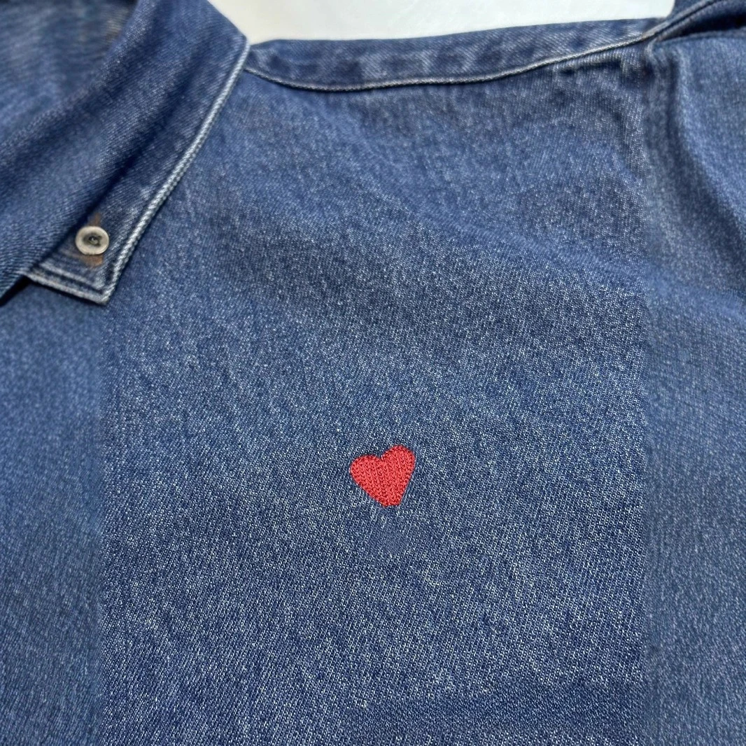 سترة قميص دينيم عالية الإصدار لعام 2026 متعددة الاستخدامات أنماط مصممة أوروبية وأمريكية غير رسمية فضفاضة للرجال والنساء