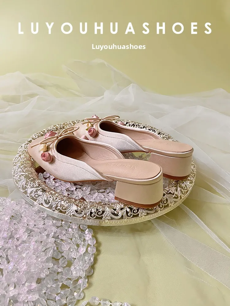 

True Leather Strap Sandals Women's Outdoor Wear Chunky Heel Slip-On Mules Silk Satin Rose Flower Embroidery Versatile Flat He...