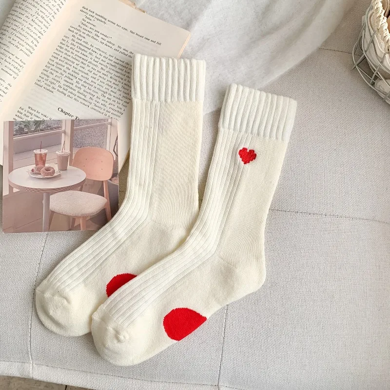 4 пары весенне-осенних трендовых толстых впитывающих пот носков с вышивкой для тепла, спортивных, простой, комфортных носков средней длины