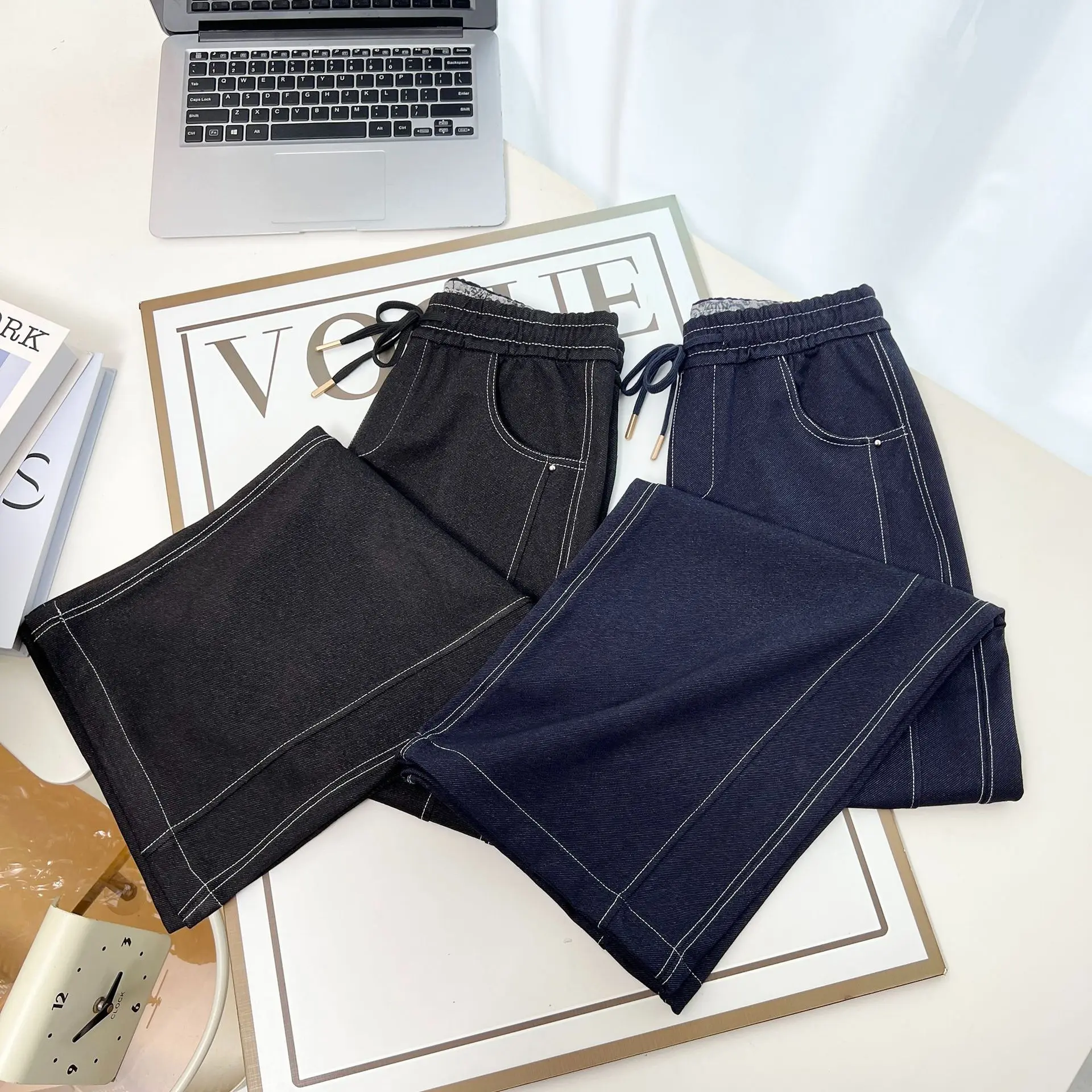 กางเกงยีนส์แฟชั่นไซส์ใหญ่พิเศษสำหรับผู้หญิง รุ่นใหม่ ฤดูใบไม้ร่วง 2025 สไตล์ลำลอง ทรงตรง มีเชือกผูกเอว รุ่น 26003