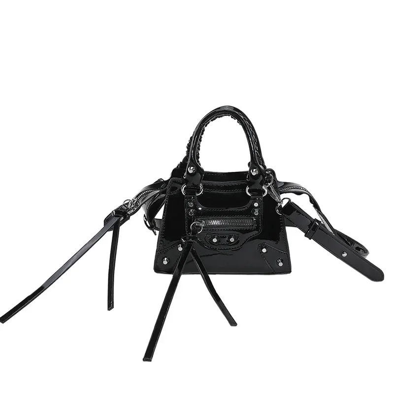 여성용 맞춤형 인스 감성 원숄더 크로스백 리벳 백 반짝이는 작은 사각형 PU 가죽 패션 액세서리