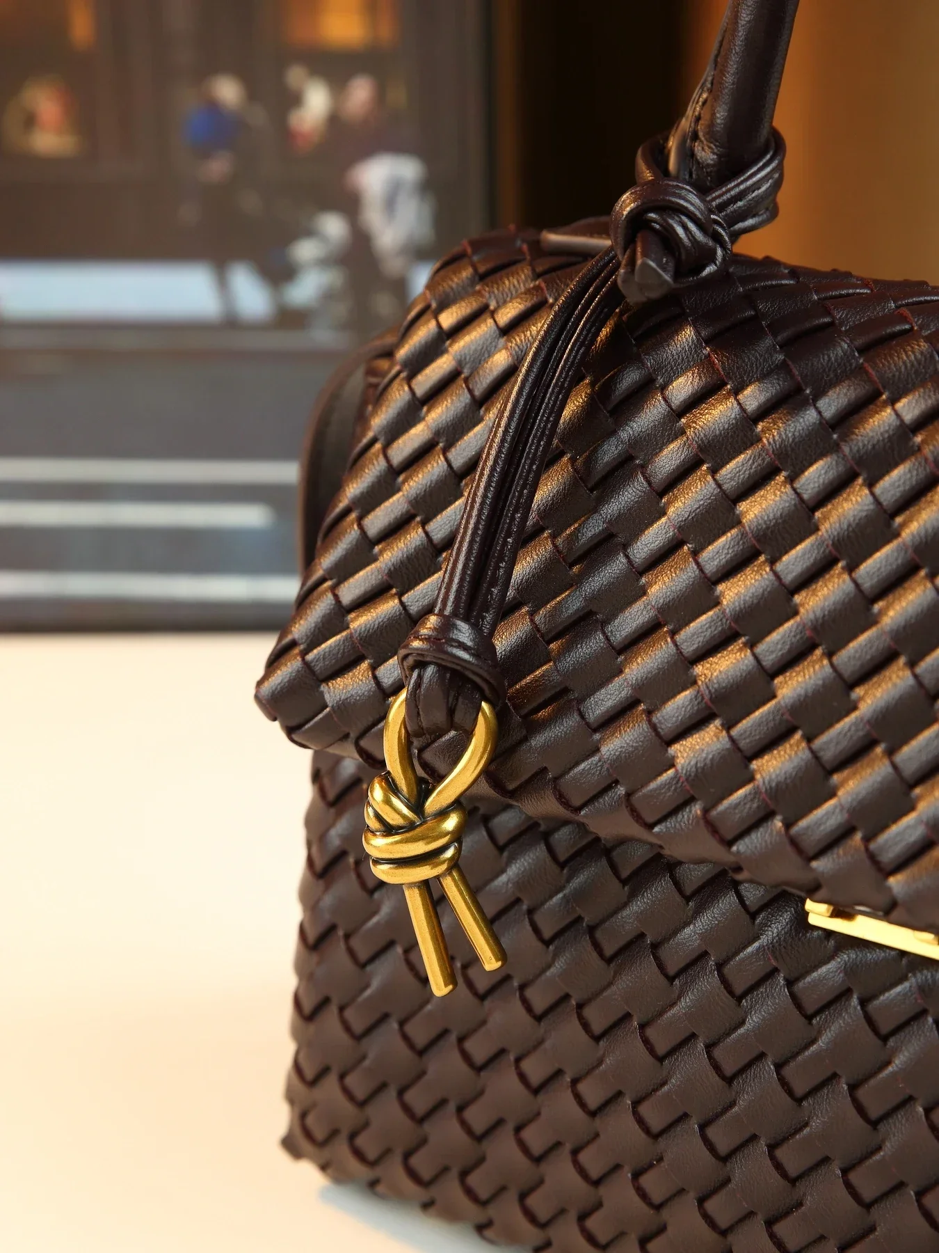 Hand-woven women's bags are simple and atmospheric commuting briefcases, casual and versatile large-capacity handbags.