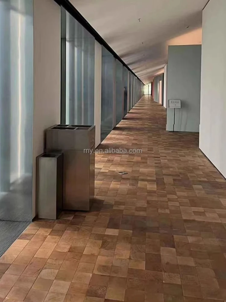 Lantai Kayu Rekayasa Bertekstur Ujung Ek Berlapis-lapis 15mm Versi Deluxe yang Disesuaikan, Desain Komersial yang Nyaman, Disikat