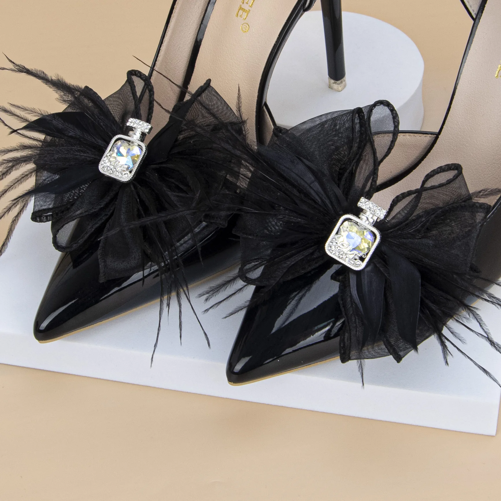 

【1Pair】Jewelry for Shoes Mesh Bow Feather Pins for Shoes Black High Heel Clips for Shoes Decoration Shoes Women Shoe Pendants
