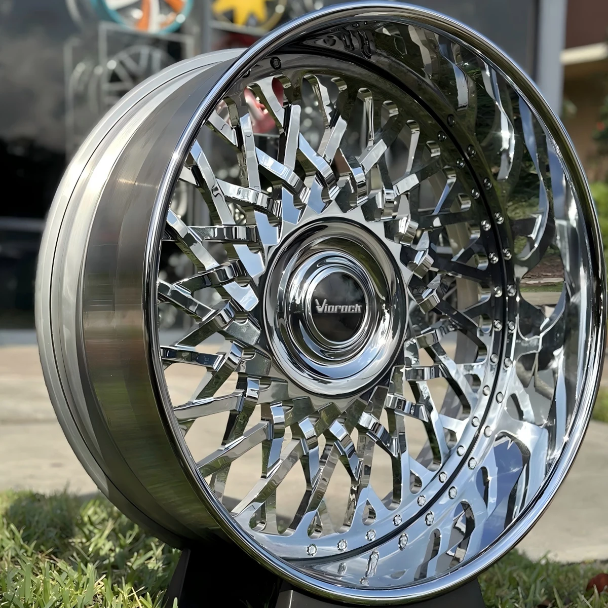 Hot-selling Custom Deep Dish 24 26 Inch Forged Wheels with Floating Center Cap Big Lip Wheels Chrome Brushed Rims Fit for Chevy