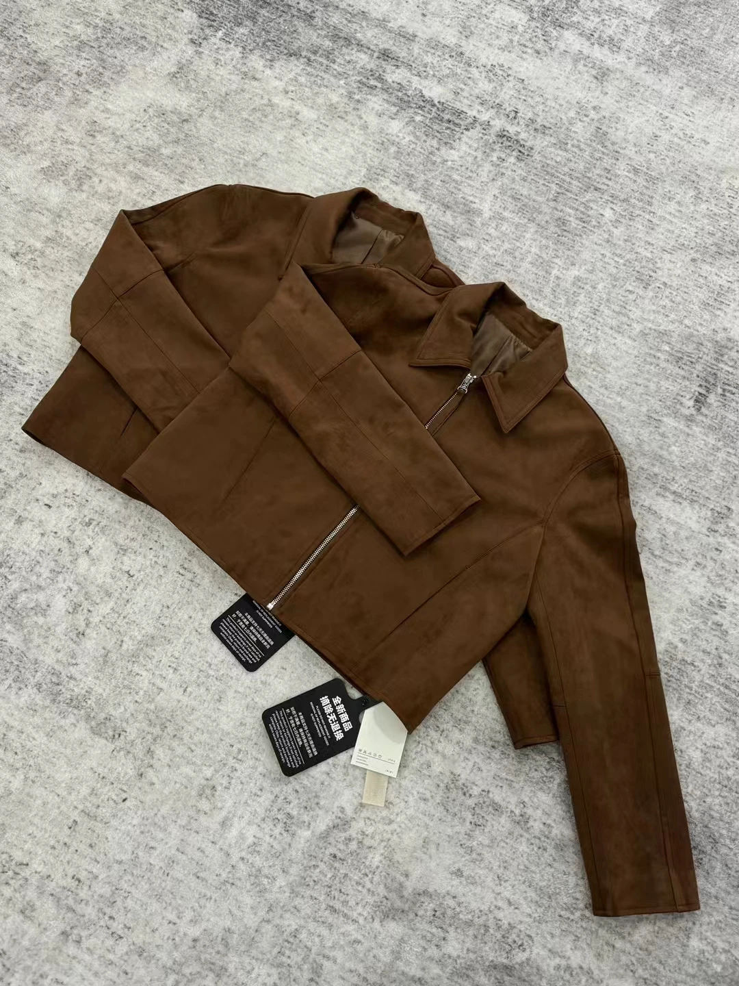 スリムフィット スエードレザージャケット レディース ショートコート ヴィンテージ ターンダウンカラー 秋の新スタイル 通勤スタイル 長袖 ジッパー