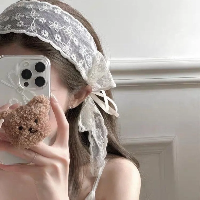 

Новинка 2025 года, повязка на голову с боковым бантом, кружевная широкая лента для волос с струящейся галстуком, винтажный головной убор, повседневная одежда, романтический аксессуар для волос