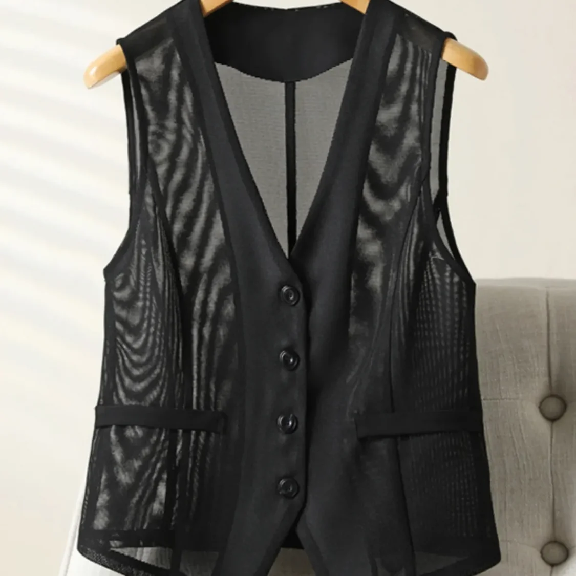 2024 Vest Women Waistcoat Fashion Buttons Cropped Tops Vintage V Neck Sleeveless Coats Outerwear Black Chic Jacket YC147