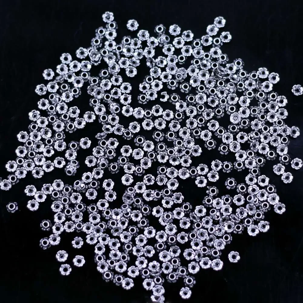 

2000 шт. колпачков для бусин, подходят для бусин-разделителей 4-5 мм, маленькие металлические бусины в форме цветка, серебристый оттенок, 3 мм