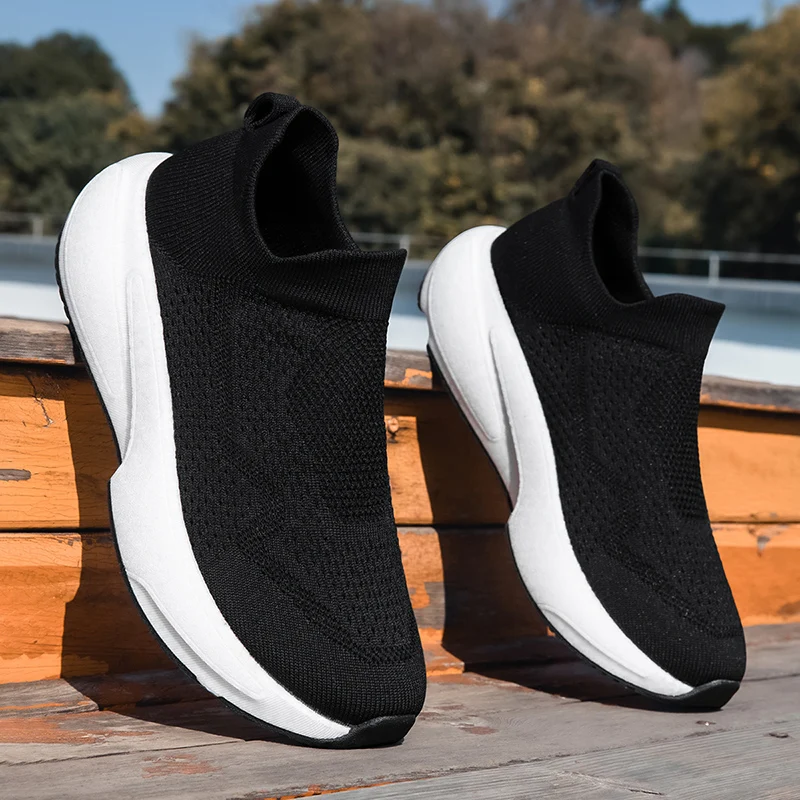 

Men's Slip-On Sports oes Breathable Me Thi Bot o Absorption Anti-Slip Sos oes Comfortable Casual Sneakers
