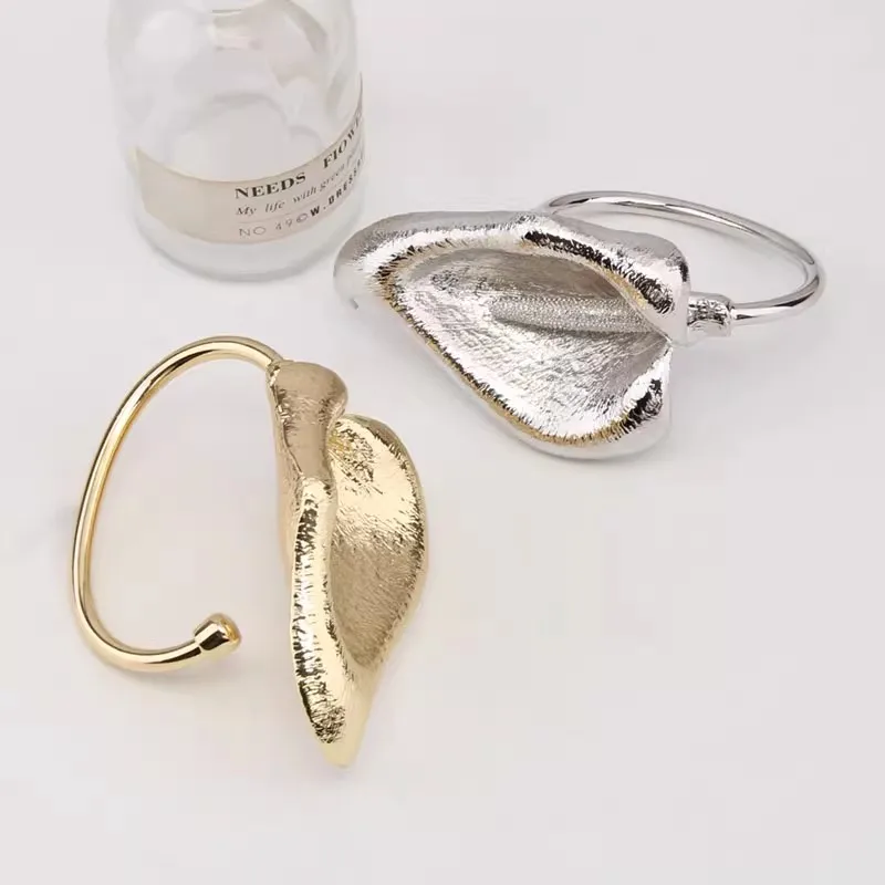 Exaggerated Metal Flower Adjustable Open Bracelet Bangles for Women Female Vintage Elegant Party Jewelry Show Accessories