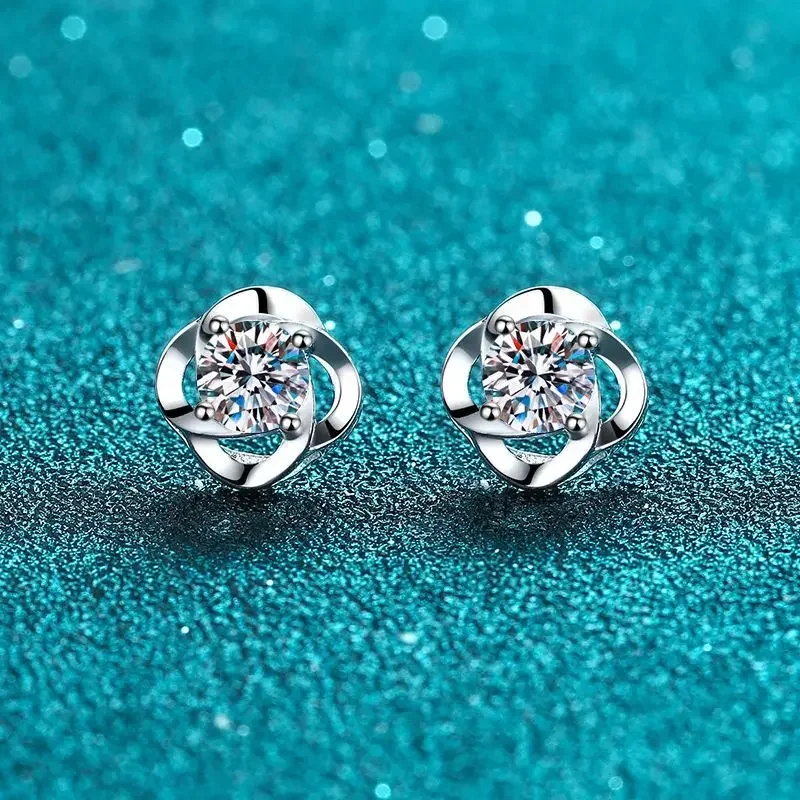 

Luxury Platinum Pt950 Stud Earrings for Women 0.3/0.5ct Simple Four Claws Moissanite Diamond Earrings Wedding Fine Jewelry Gift