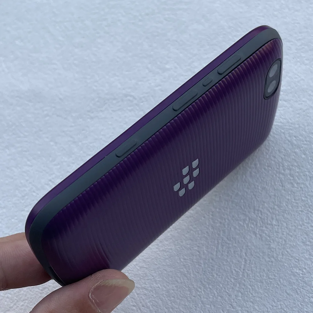 الأصلي Blackberry 9720 2G 3G الهاتف الخليوي المحمول 5MP 2.8 "واي فاي مقفلة الهاتف الذكي QWERTY لوحة المفاتيح الهاتف المحمول