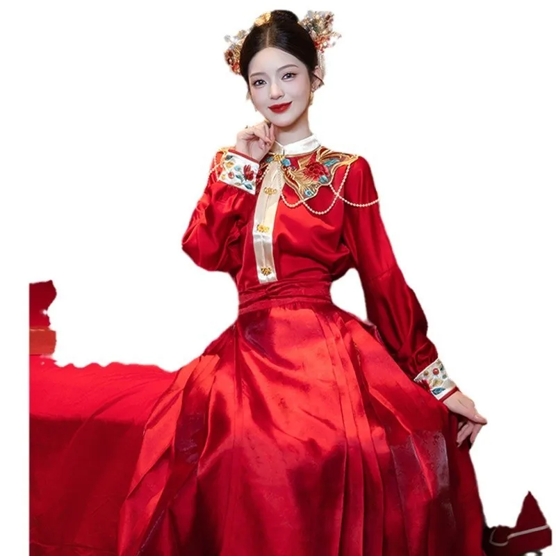 Un nuovo stile di abito da brindisi in stile cinese con ricamo per figura