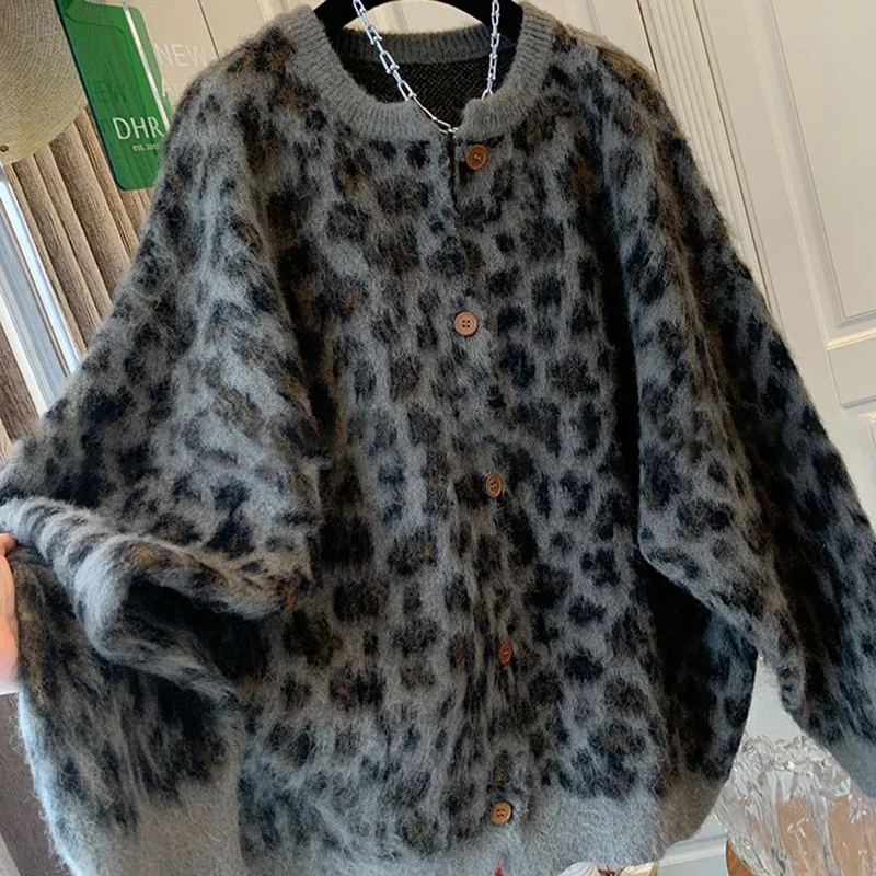 

American retro loose leopard jacquard sweater coat women's autumn and winter 2024 loose padded fashion casual knit cardigan