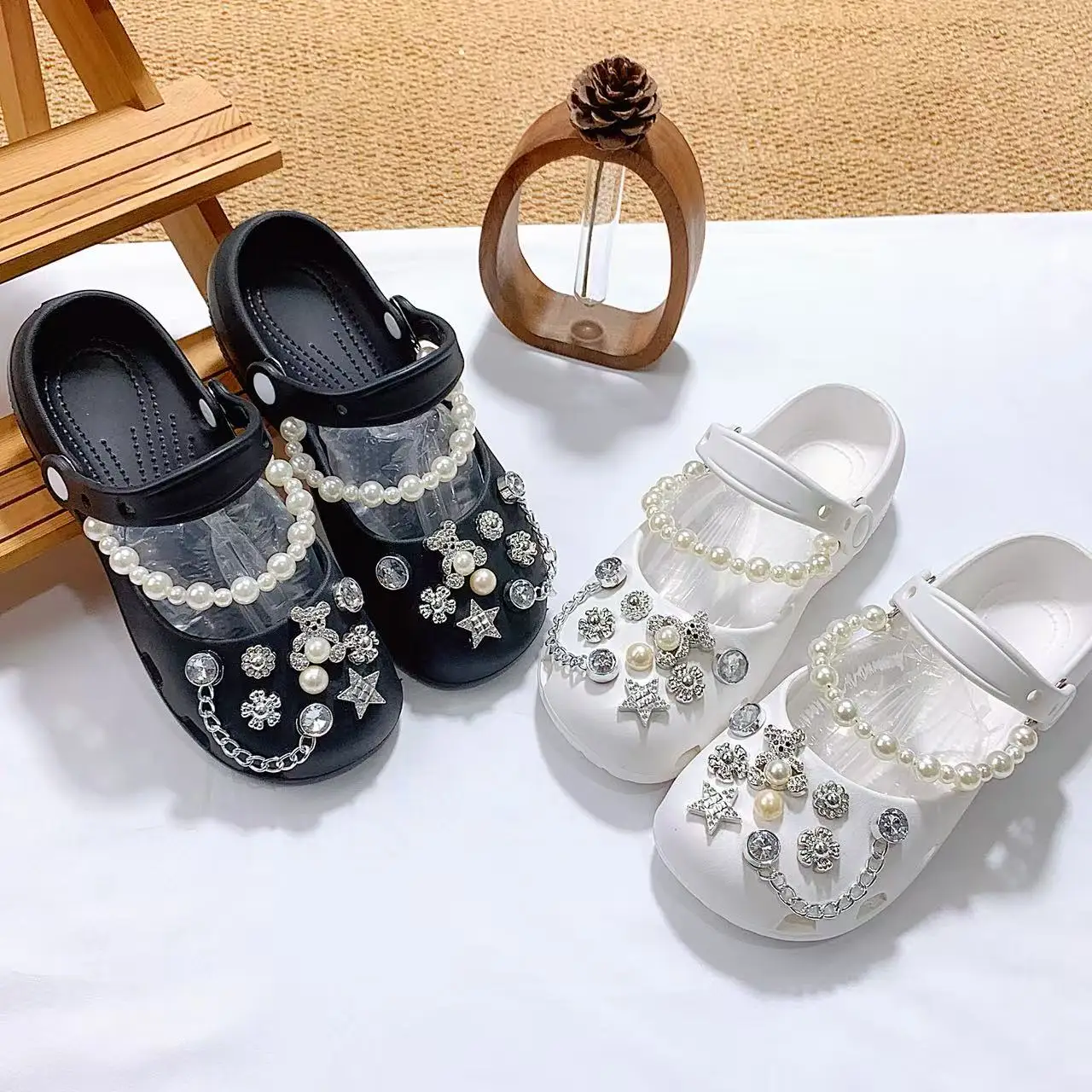 Ins Style Pearl Chain Rhinestone Bear Hole Shoes for Women, Star Chain Shoe Accessories, Dual-Use Mary Jane Sandals for Home and Outdoor Wear