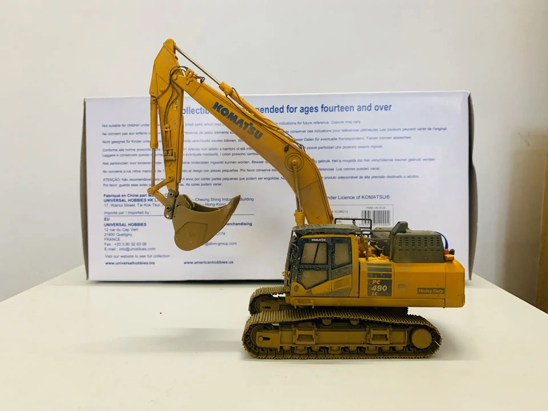 Komatsu PC490LC-11 Excavator Muddy Version 1:50 Scale Die-Cast Model UH8120 New