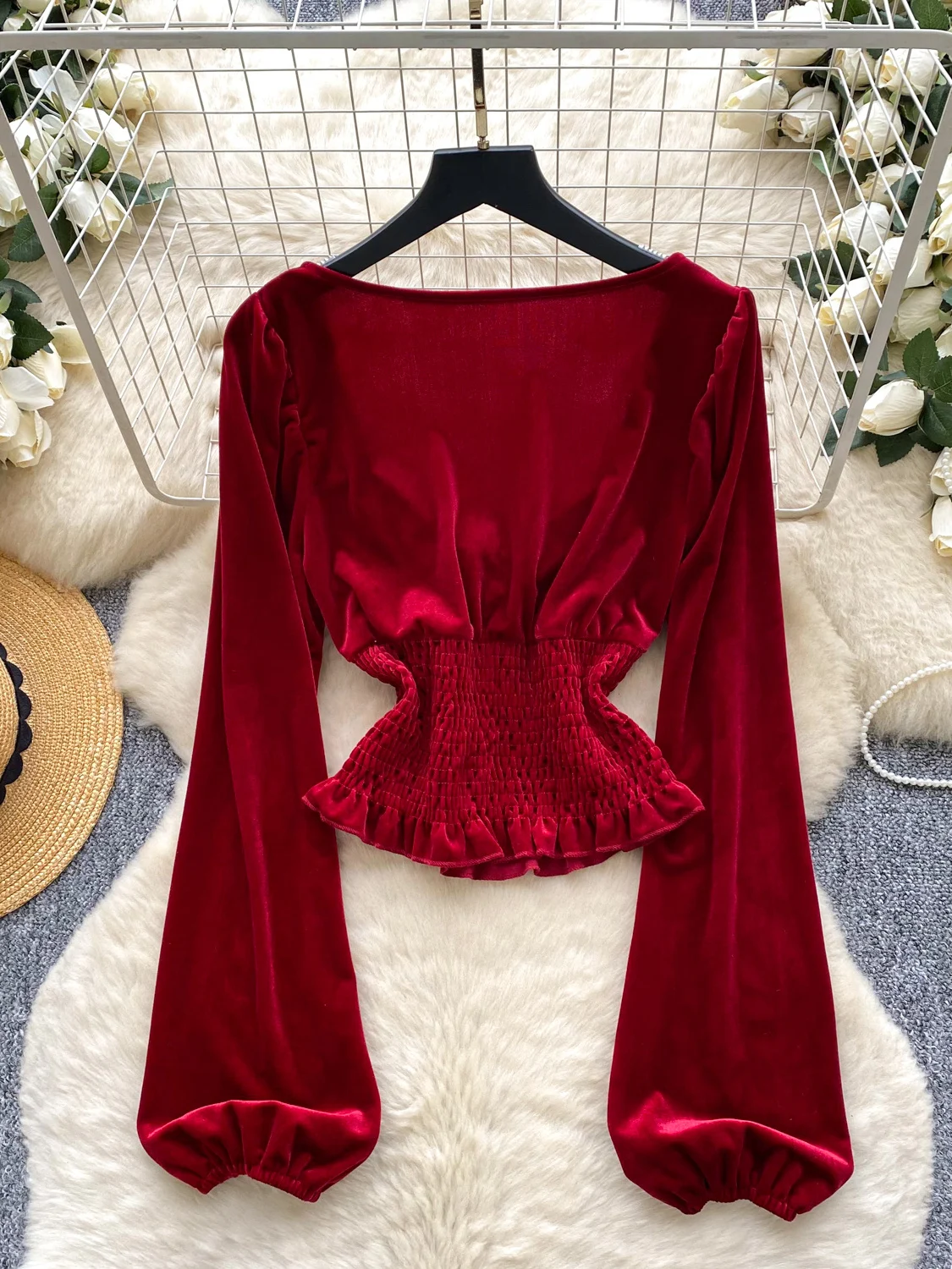 Aksamitna sukienka damska, modna, jesienno-zimowa, z paskiem w talii, rękawami typu latarnia, wiązana na kokardę, kwadratowy dekolt, dopasowany krój, bazowa sukienka.