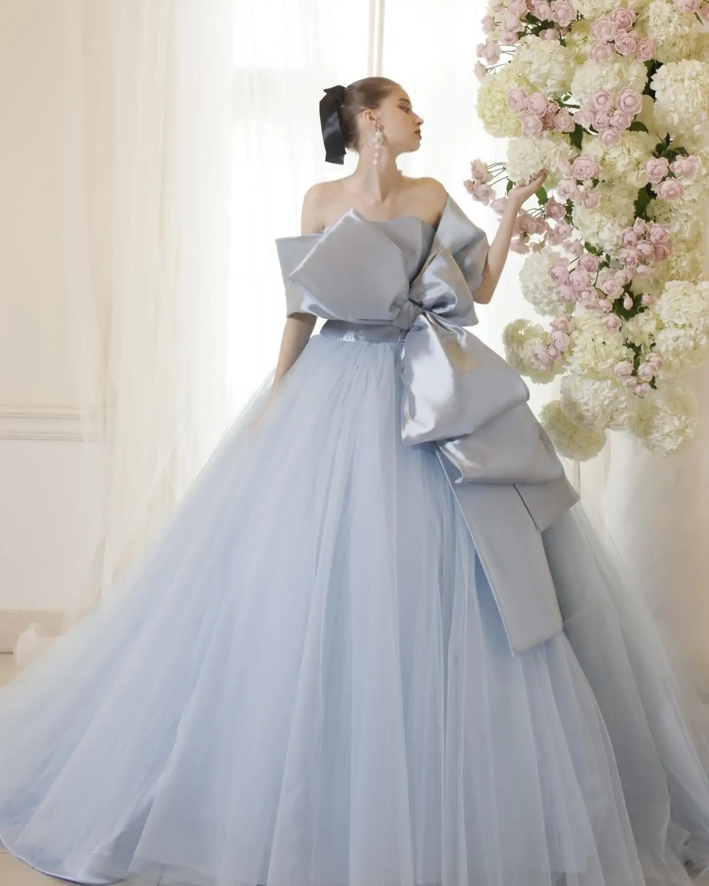 Fairytale Light Blue Puffy Tulle Bridal Dresses With Detachable Oversize Bow Off The Shoulder Short Cape Sleeves Formal Dress